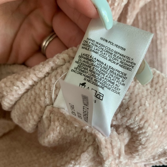 Cropped Sweater - Picture 6 of 6